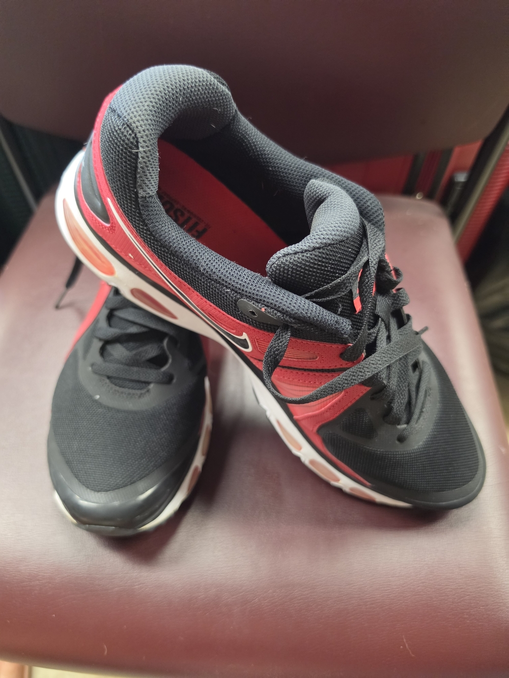 AIRMAX 453976-006 Running Mens Sz 13 Black & Red Shoes Nice